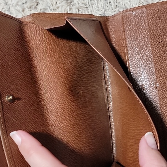 Authentic Louis Vuitton Monogram Wallet - Picture 9 of 9